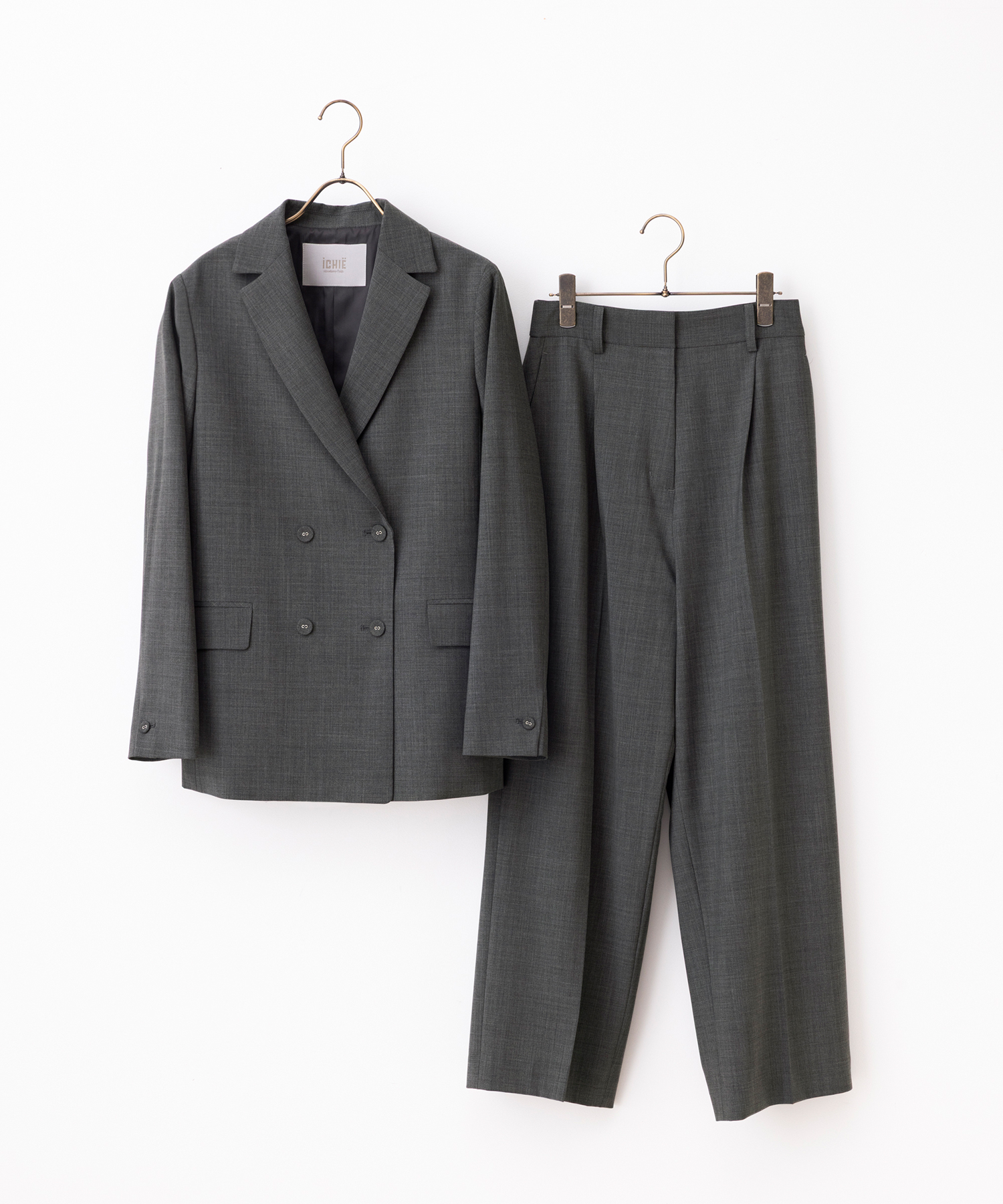 ダブルジャケットとストレートパンツ 画像1