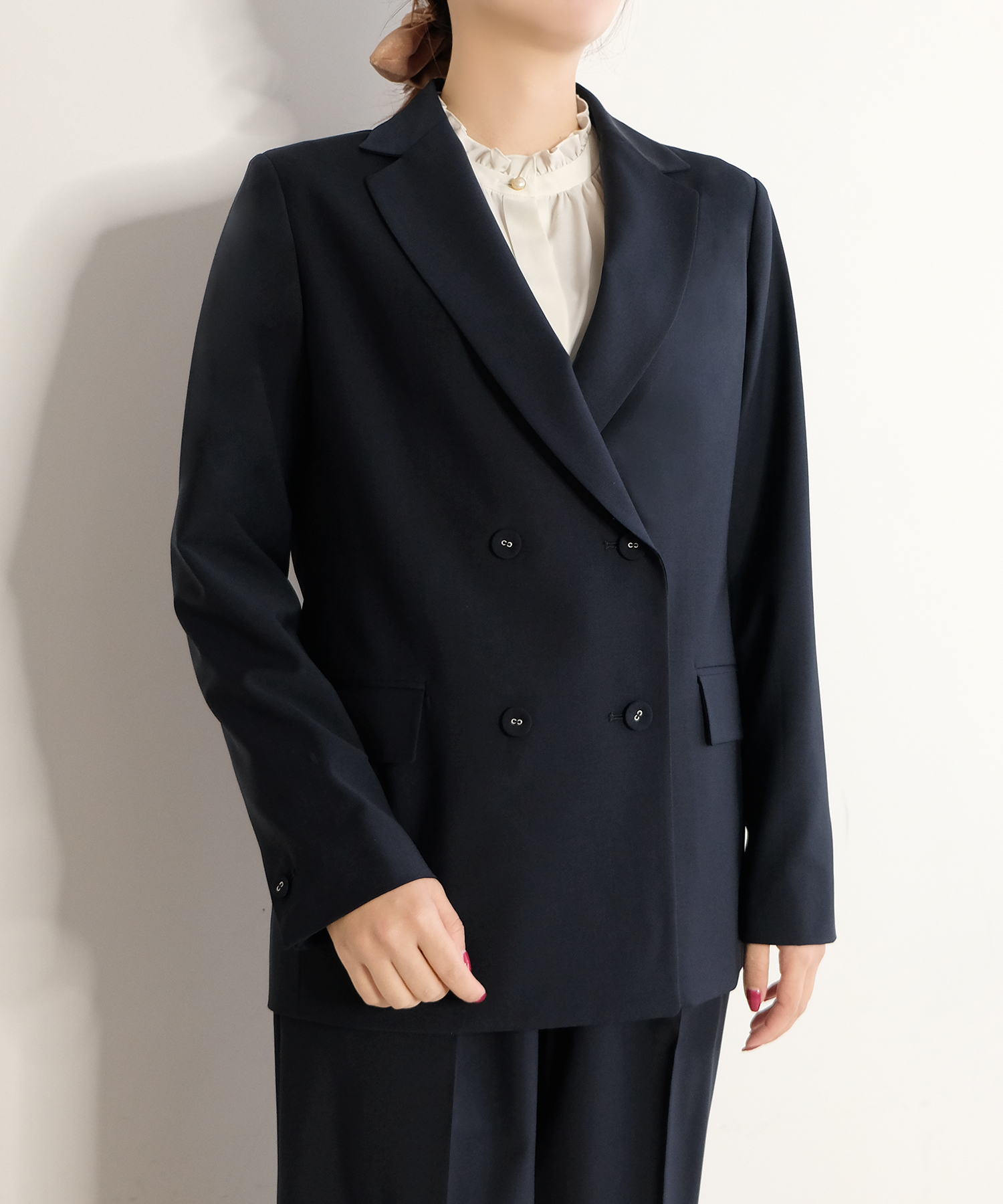 ダブルジャケットとストレートパンツ 画像3